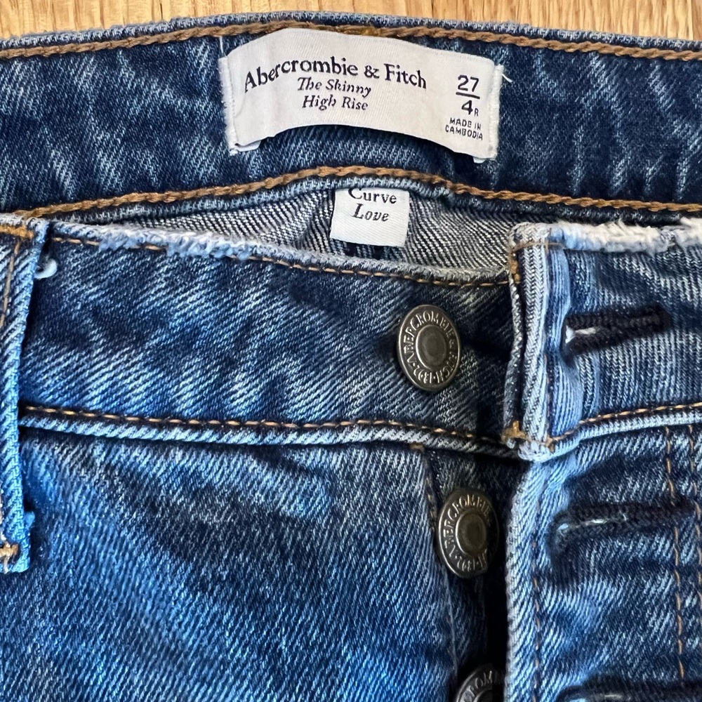 Abercrombie and Fitch jeans curvy love size 4/ 27